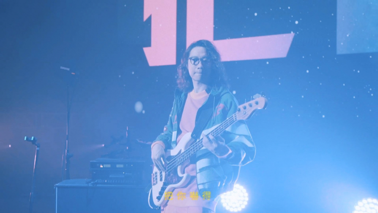 影片截圖：Cosmos People 宇宙人 [ 太空警察 x 兇宅 ] ft. 熊仔 Live at 台北小巨蛋